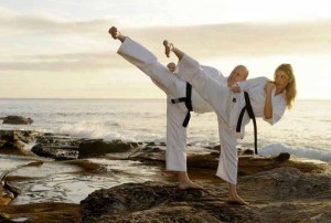 Разница между карате и тхэквондо Разница между карате и тхэквондо